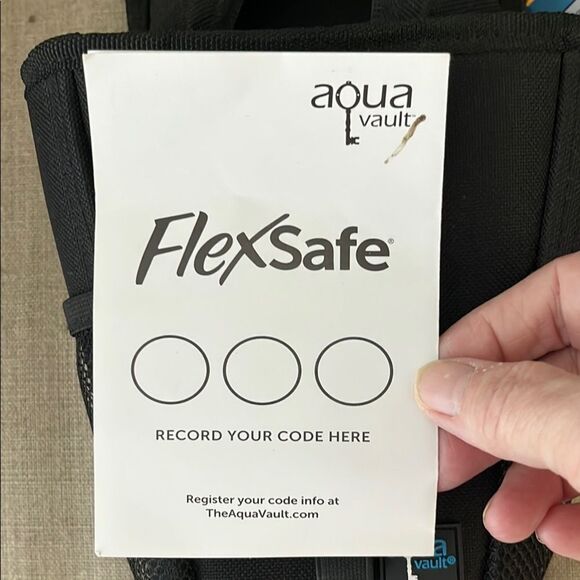 FlexSafe Anti-Theft Portable Safe Locks onto Fixed objects Combo Lock NWT - Picture 10 of 14